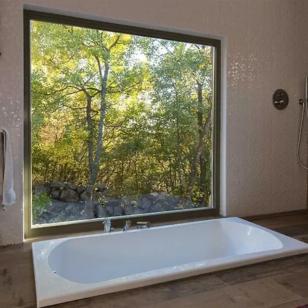 House Mint Ii With Full Privacy Nyaraló